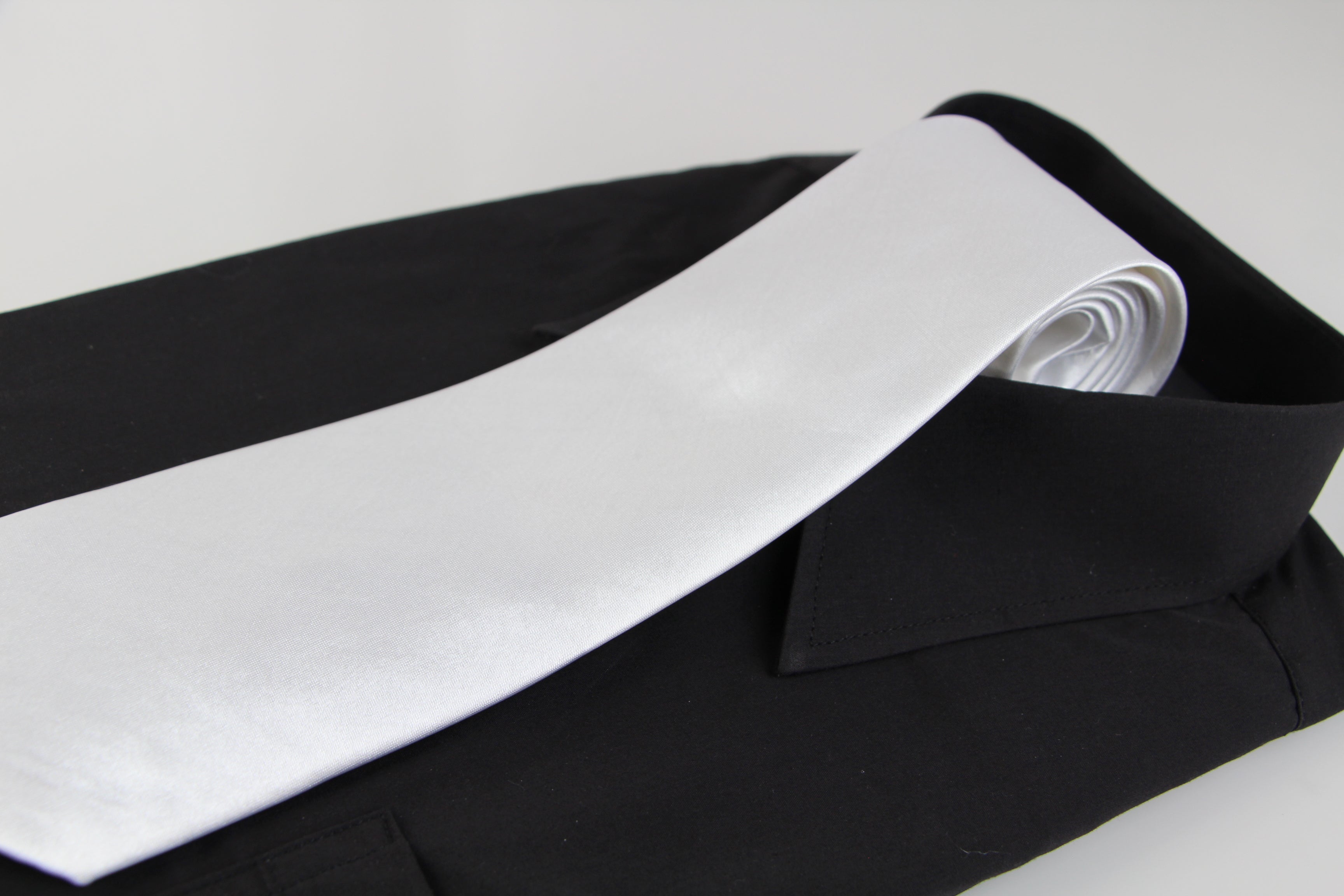 Mens White Classic 10cm Plain Neck Tie