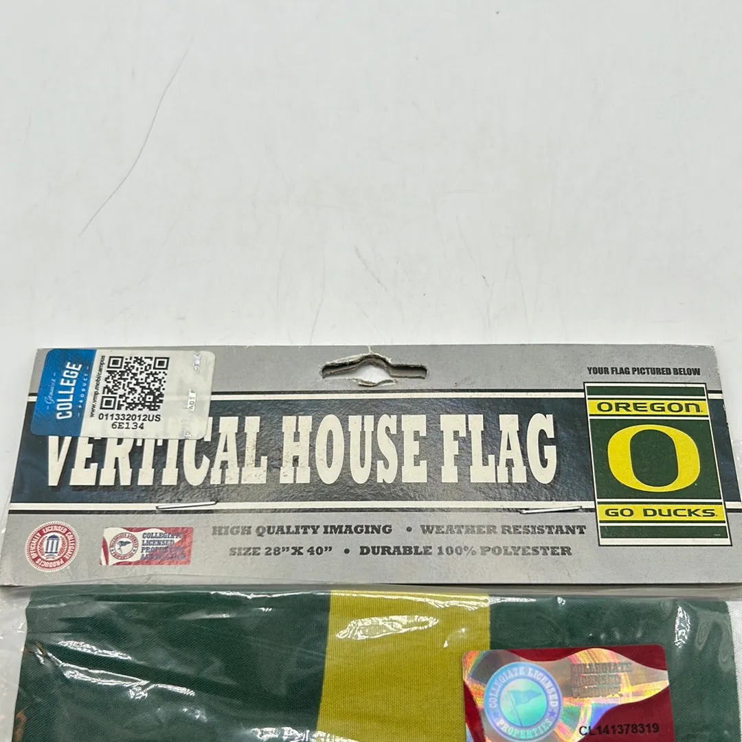 Oregon Collegiate Licensed Vertical House Flag 28X40