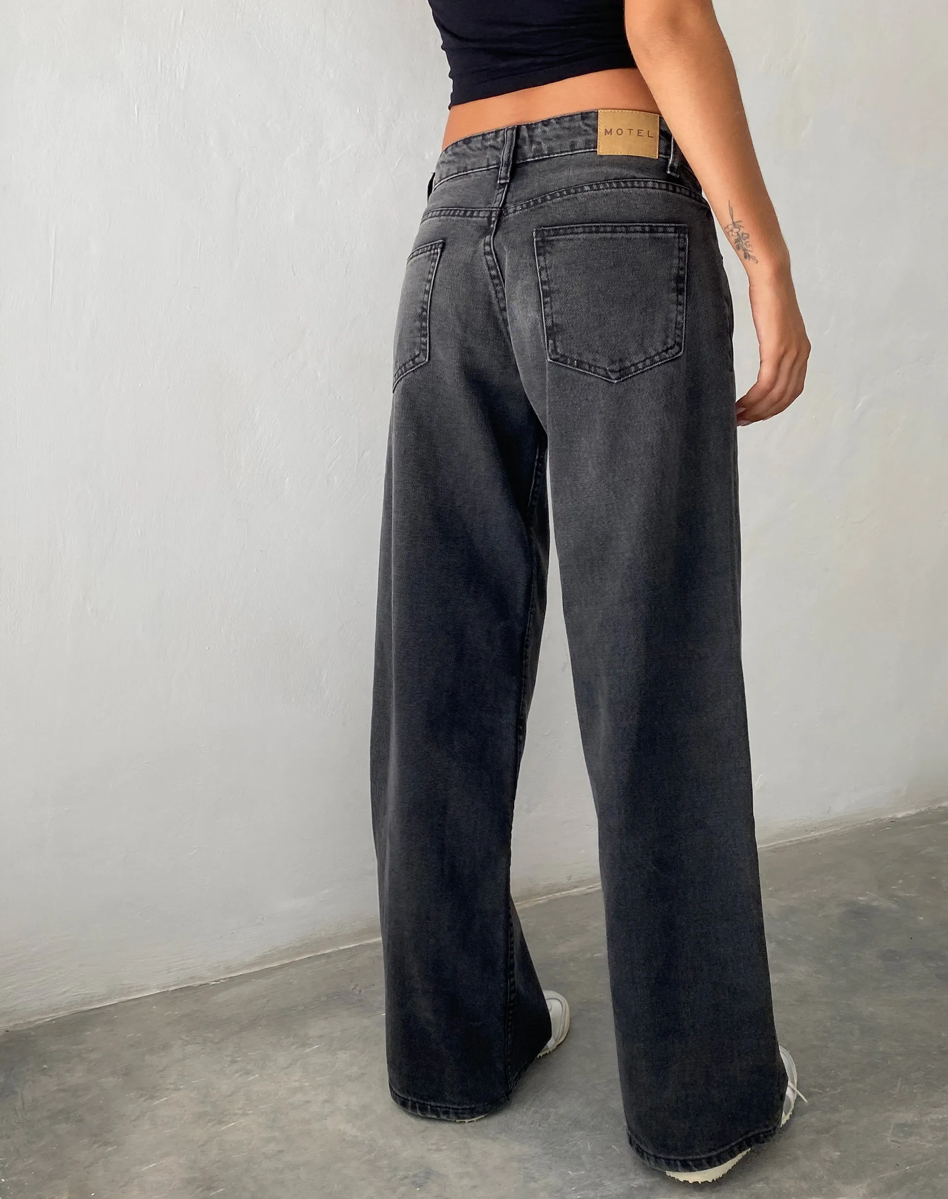 Roomy Extra Wide Low Rise Jeans in Washed Black Grey